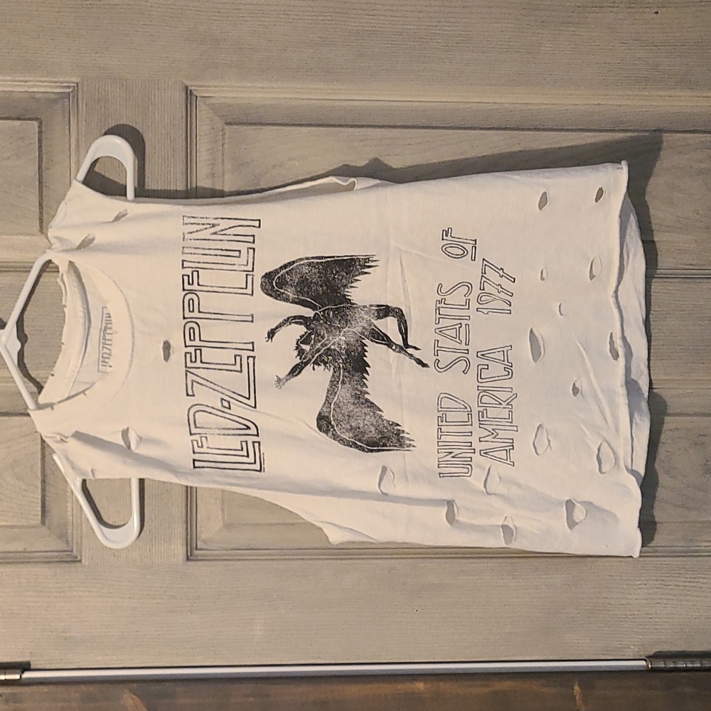 Graphic tank